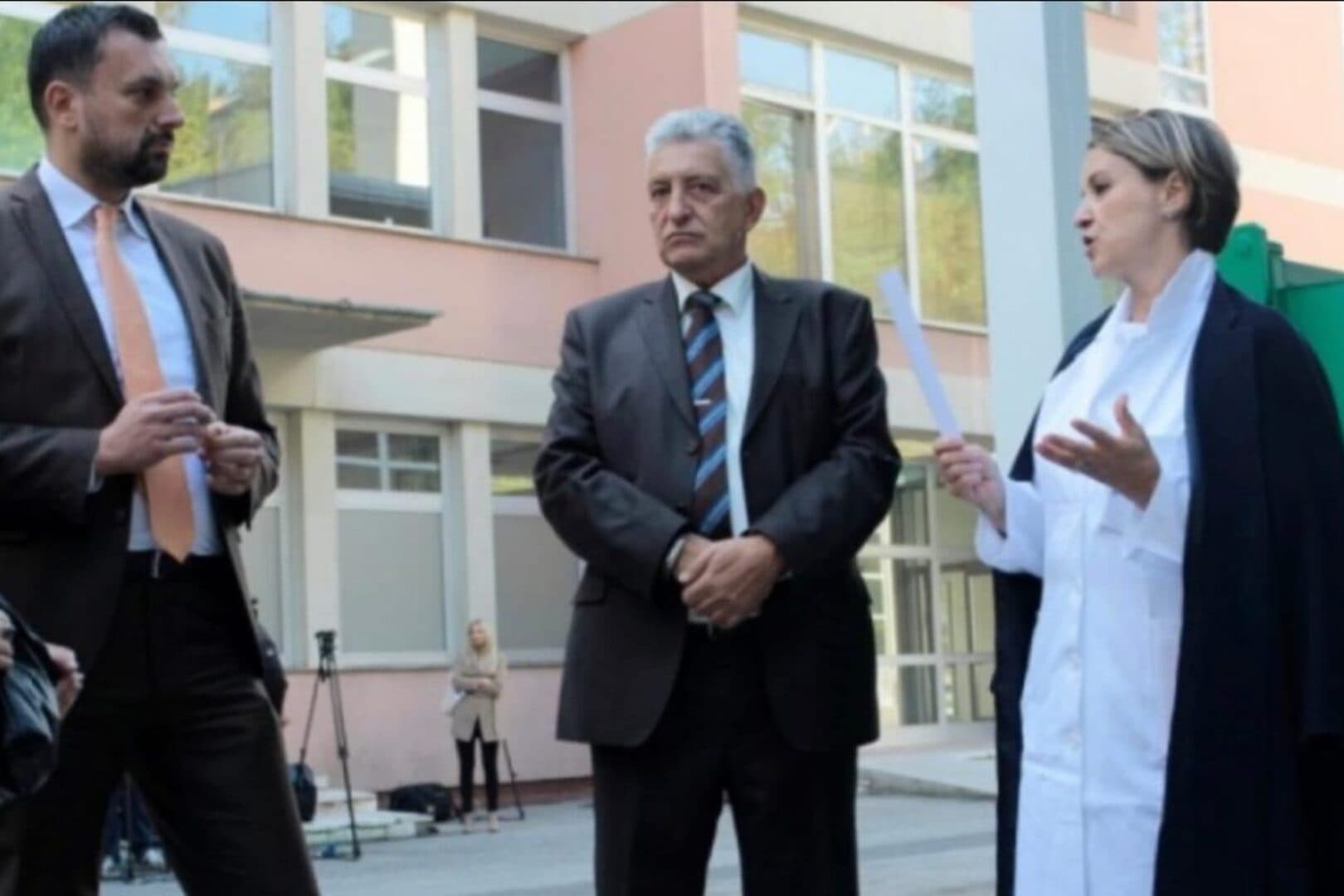 Intenzivna njega Trojke: Elmedin Konaković i zdravstvo koje “ne smije biti predmet političke trgovine”  - slika 1