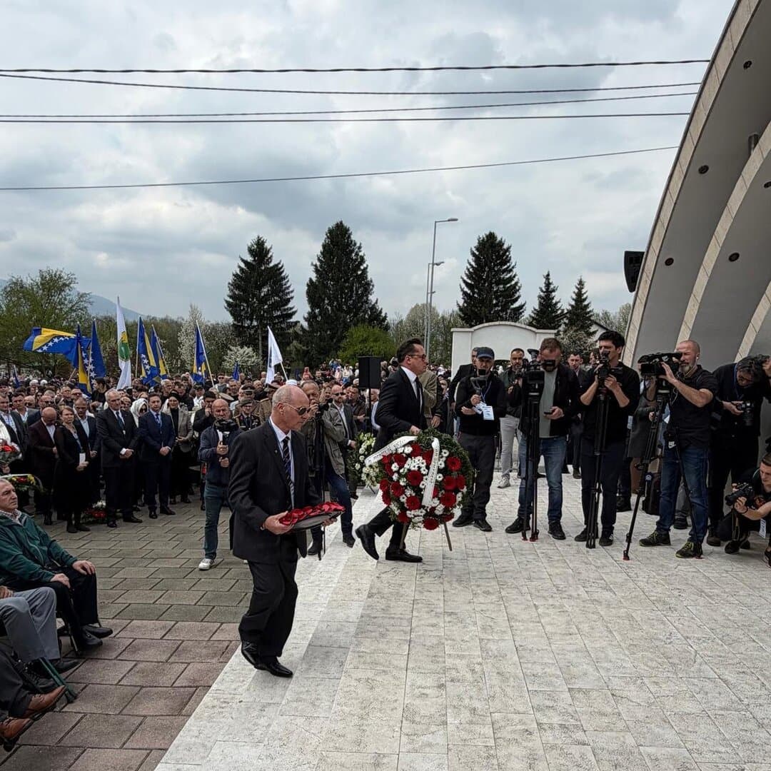 Britanski mirovnjaci odali počast žrtvama masakra u Ahmićima - slika 1