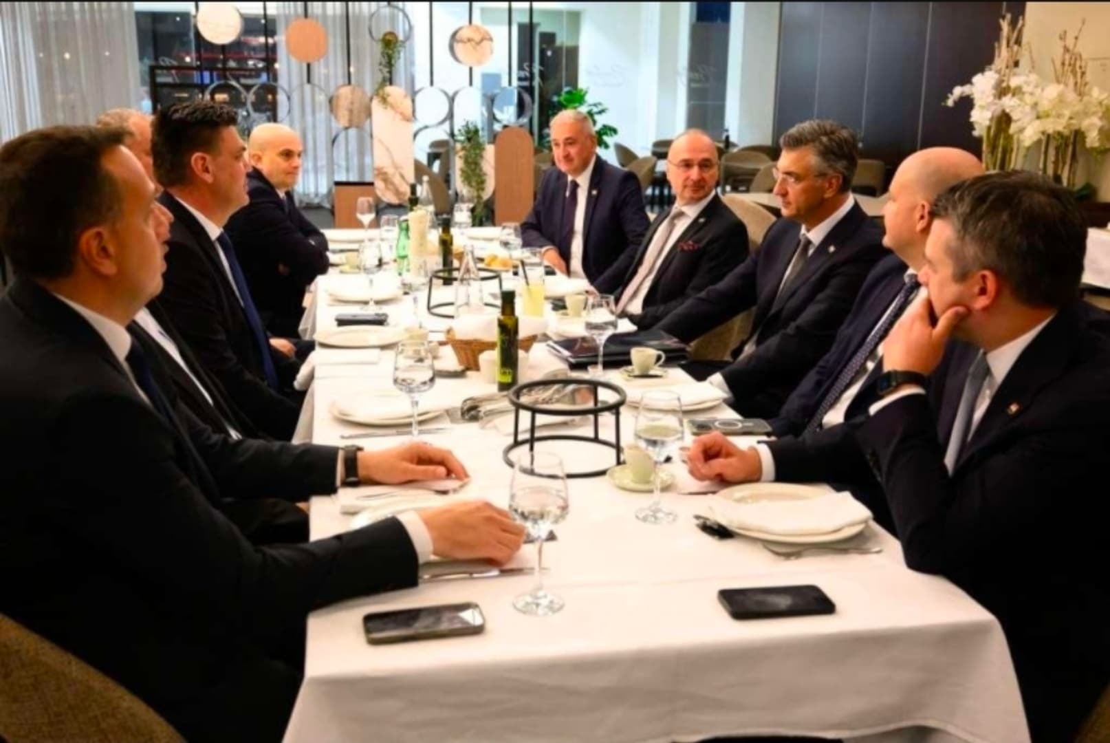 Hrvatska moli Petorku za podršku HDZ-u i Čoviću - slika 1