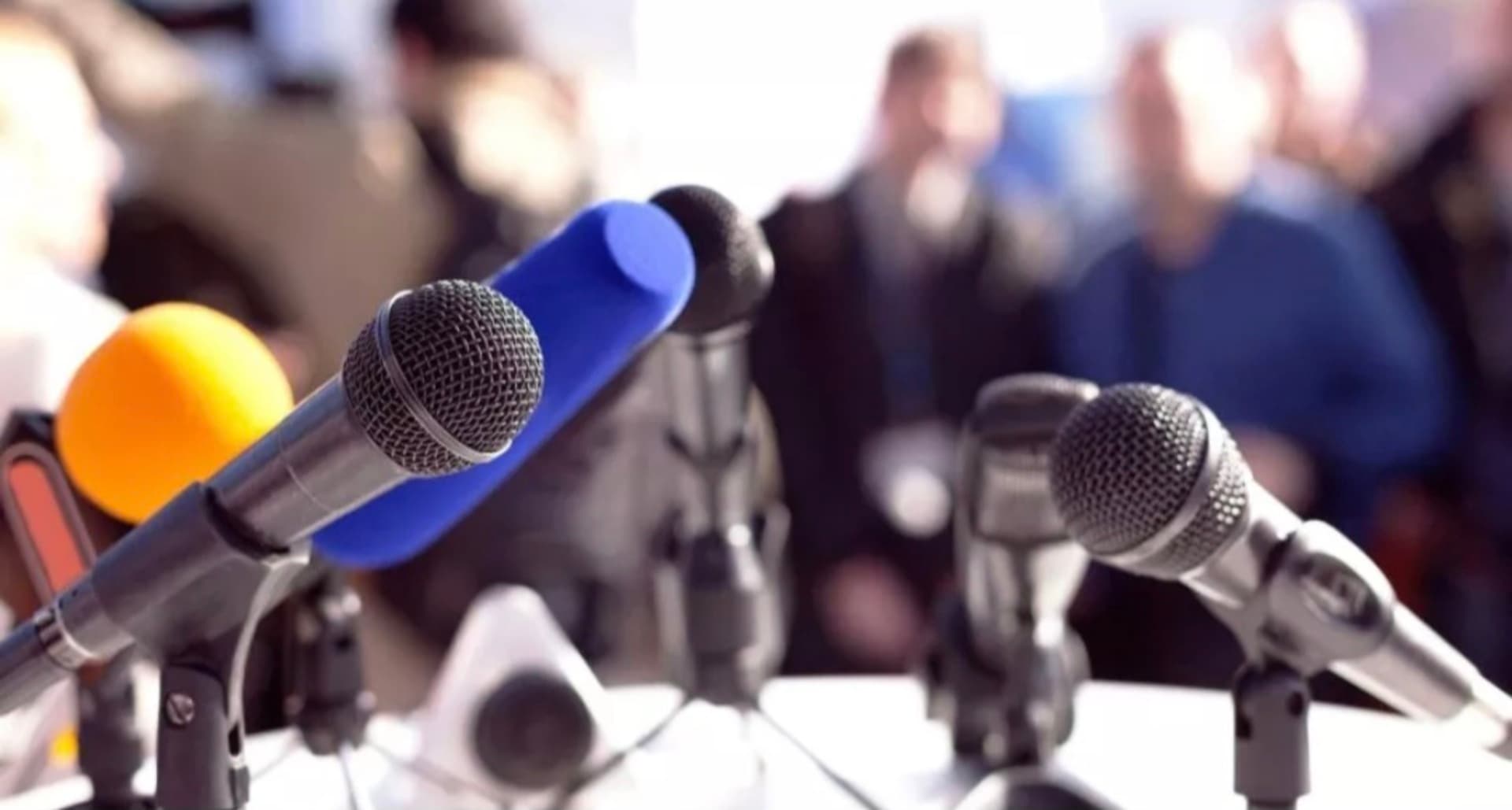 Dobro, udali smo Melinu, šta ćemo sad, kolege novinari? - slika 1