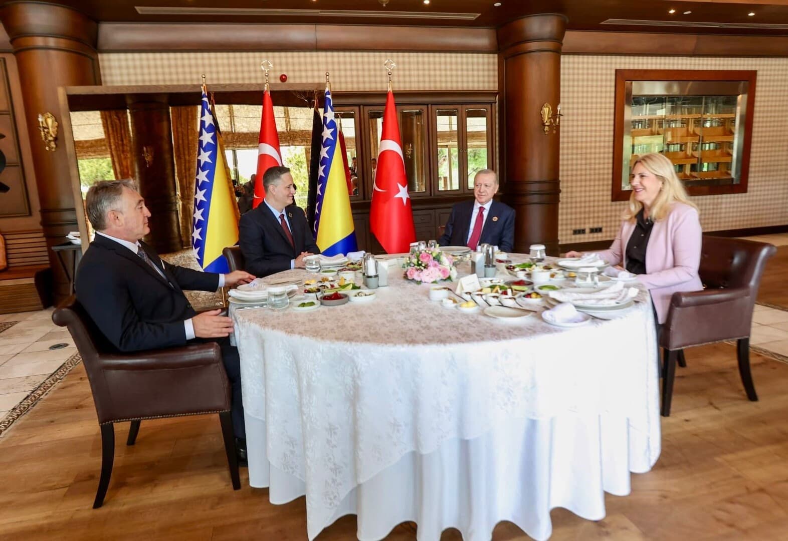 Predsjedništvo BiH na radnom doručku s Erdoganom - slika 1