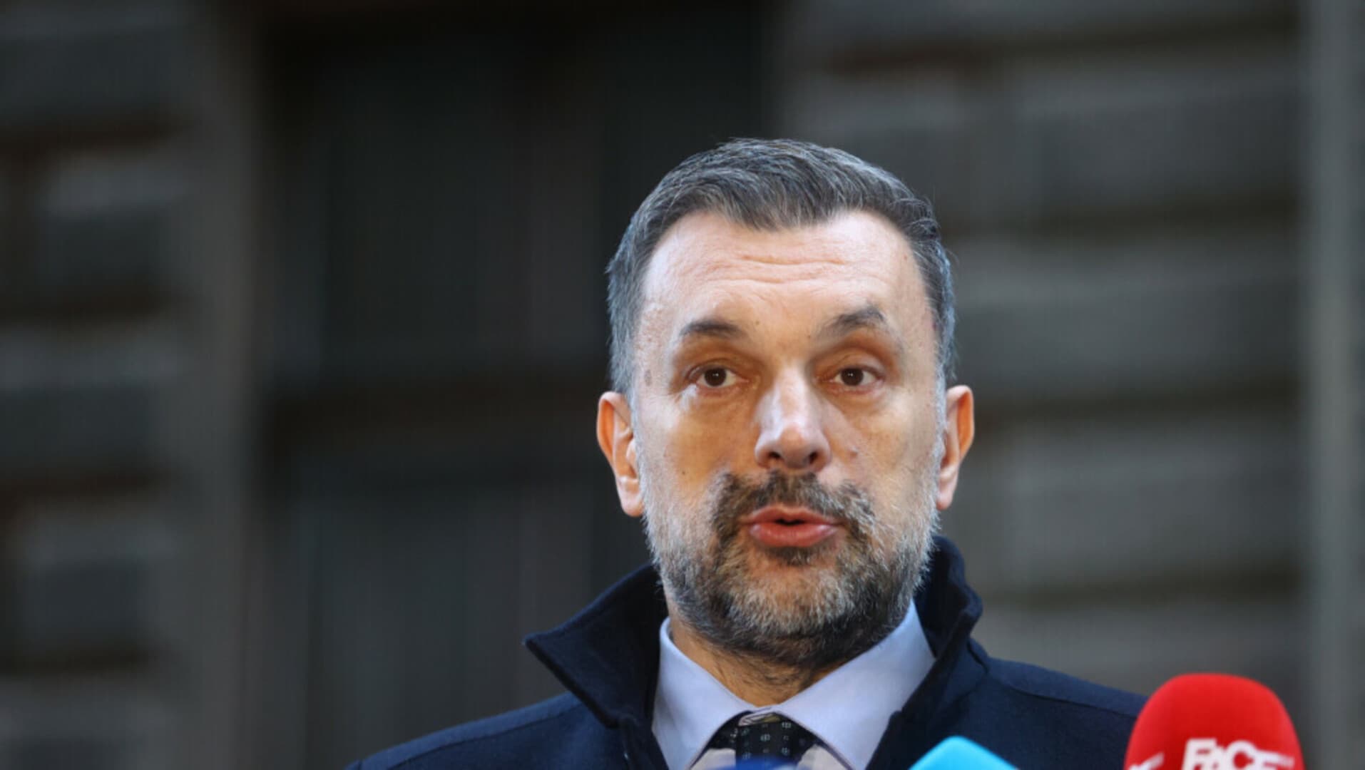 Konaković žestoko kritikovao Srbiju: Skrivate zločince - slika 1