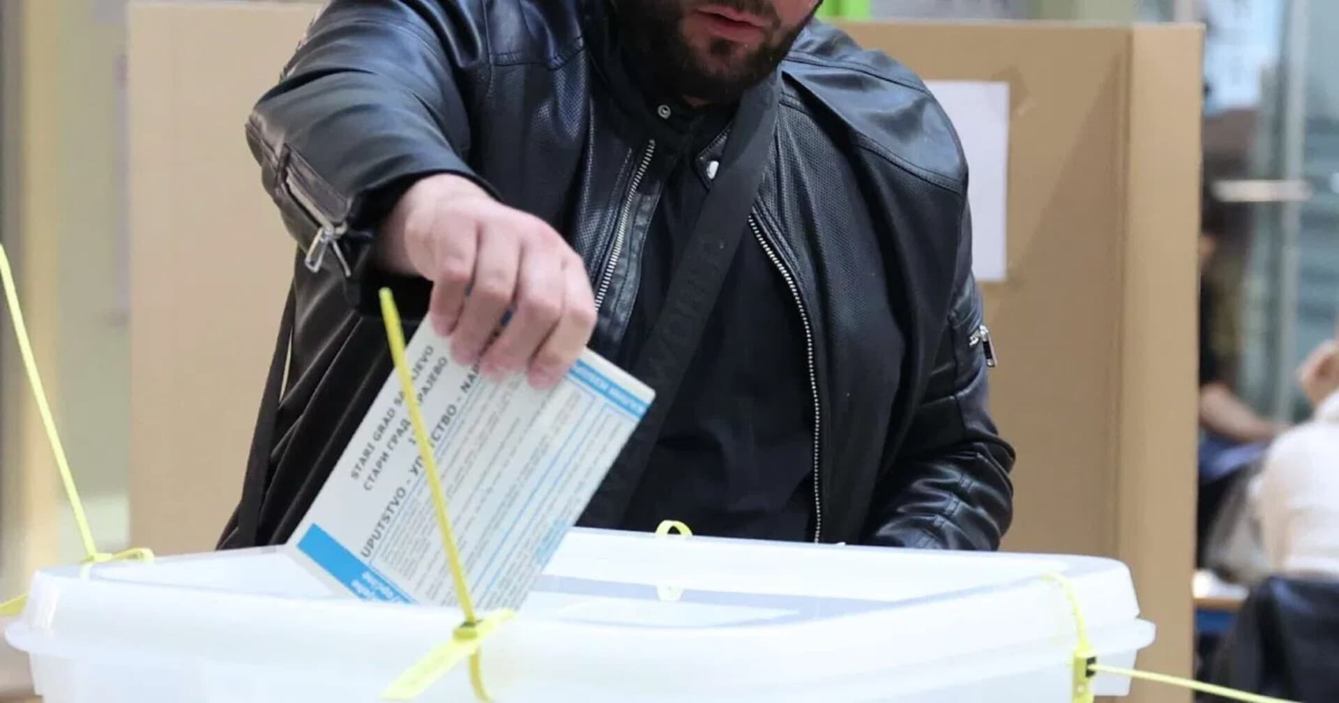 U Doboju policija došla na biračko mjesto. Glasanje prekinuto - slika 1