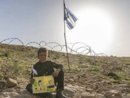 Izraelski doseljenici postavili bodljikavu žicu na put kojim palestinska djeca idu u školu